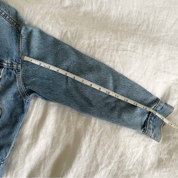 Vintage Levi’s Cropped Denim Jacket - Picture 4 of 5